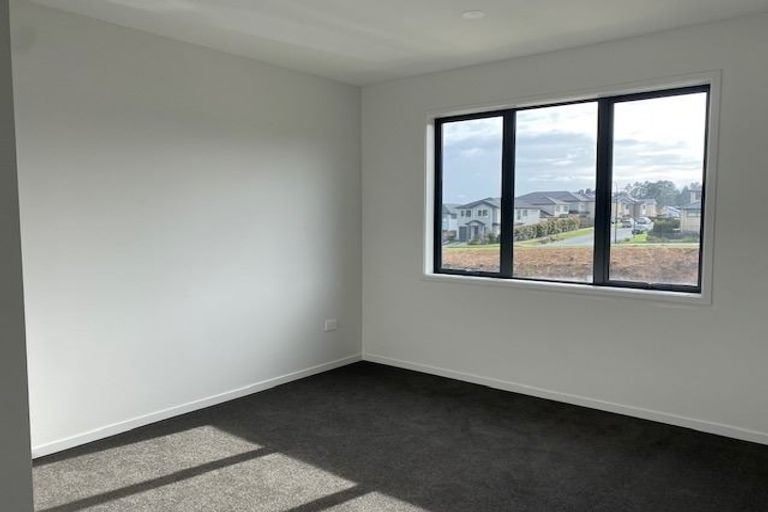 Photo of property in 20 Karoro Road, One Tree Point, 0118