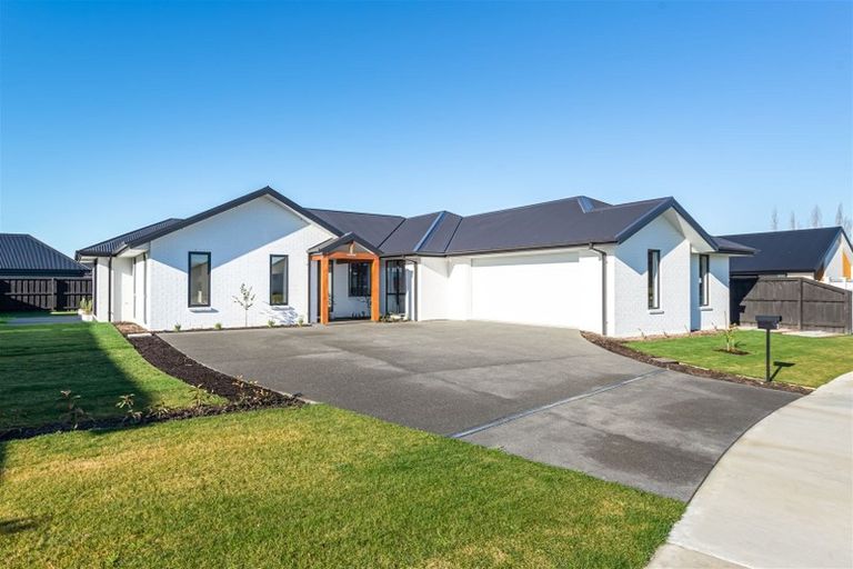 Photo of property in 9 Angus Place, Rangiora, 7400