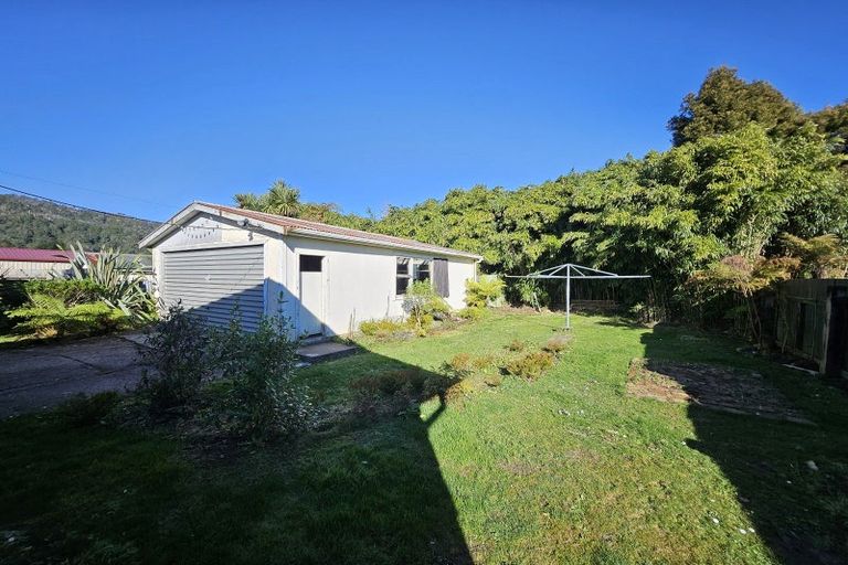 Photo of property in 27 Inverness Street, Dunollie, Runanga, 7803