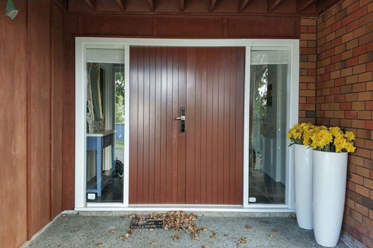 Photo of property in 4 Hollyhock Place, Browns Bay, Auckland, 0630