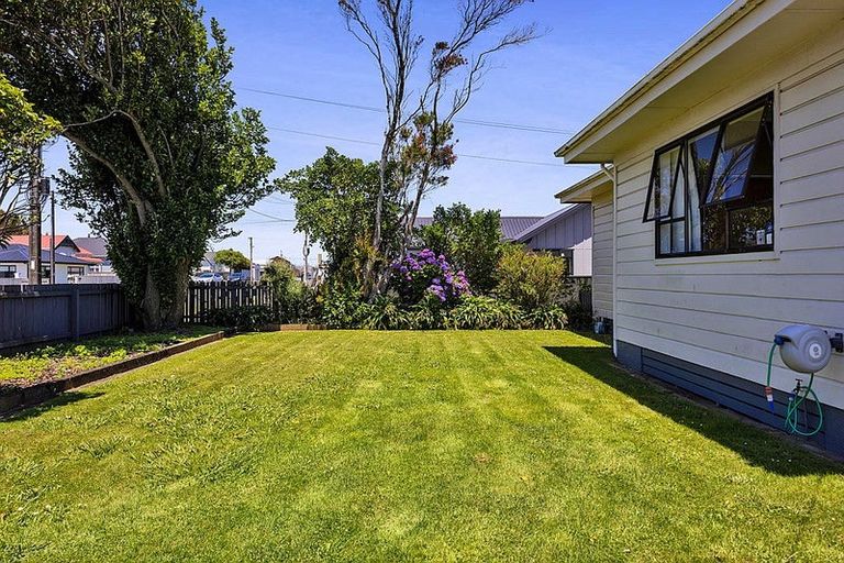 Photo of property in 77 Wilson Street, Hawera, 4610