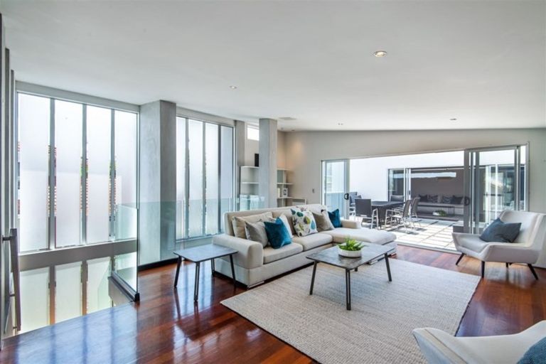 Photo of property in 45 Williamson Avenue, Belmont, Auckland, 0622