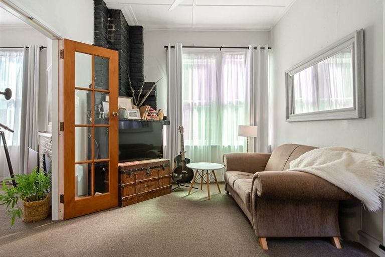 Photo of property in 25 Totara Street, Eastbourne, Lower Hutt, 5013