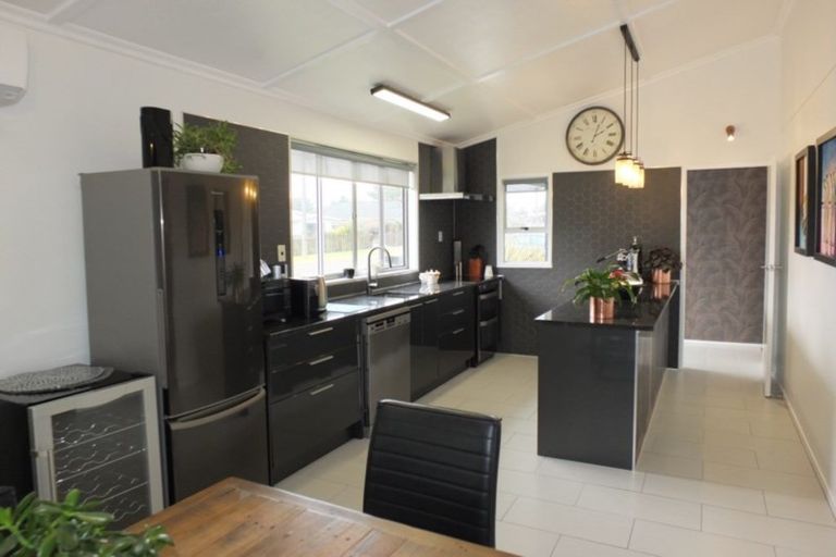 Photo of property in 18 Chrystall Street, Foxton Beach, Foxton, 4815