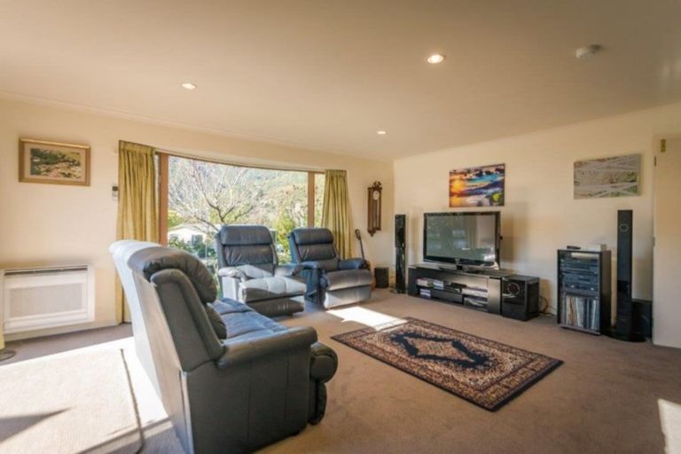 Photo of property in 14 Ranui Street, Waikawa, Picton, 7220