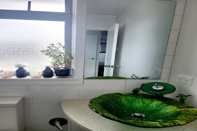 Photo of property in 63 Carlisle Road, Torbay, Auckland, 0630