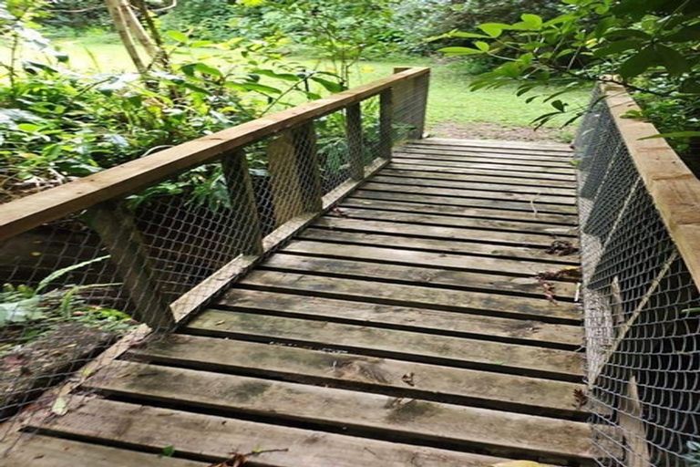 Photo of property in 56 Sylvan Valley Avenue, Titirangi, Auckland, 0604