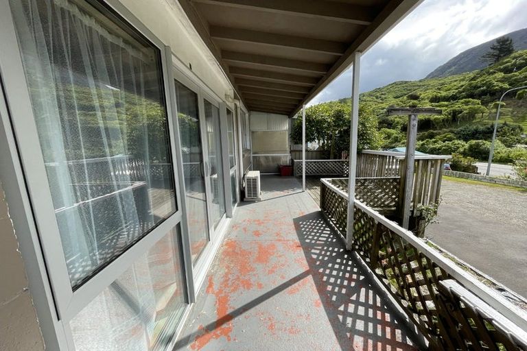 Photo of property in 2/1 Angle Street, Picton, 7220