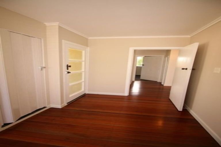 Photo of property in 100 Taikata Road, Te Atatu Peninsula, Auckland, 0610