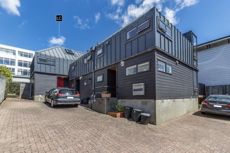 Photo of property in 70f Majoribanks Street, Mount Victoria, Wellington, 6011