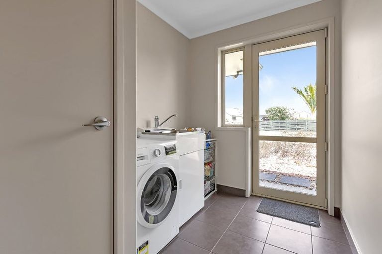 Photo of property in 15 Des Terry Way, Waipu, 0510