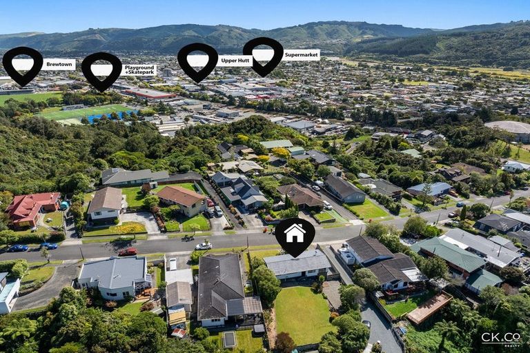 Photo of property in 19 Seymour Grove, Kingsley Heights, Upper Hutt, 5018