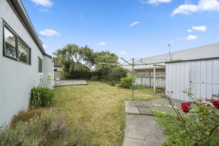 Photo of property in 71 Guildford Drive, Paraparaumu, 5032