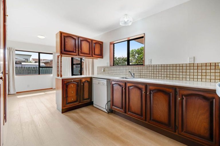 Photo of property in 1/131 Centreway Road, Orewa, 0931