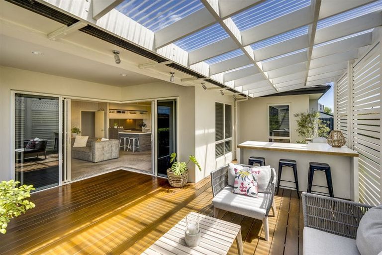 Photo of property in 14 Haast Place, Poraiti, Napier, 4112