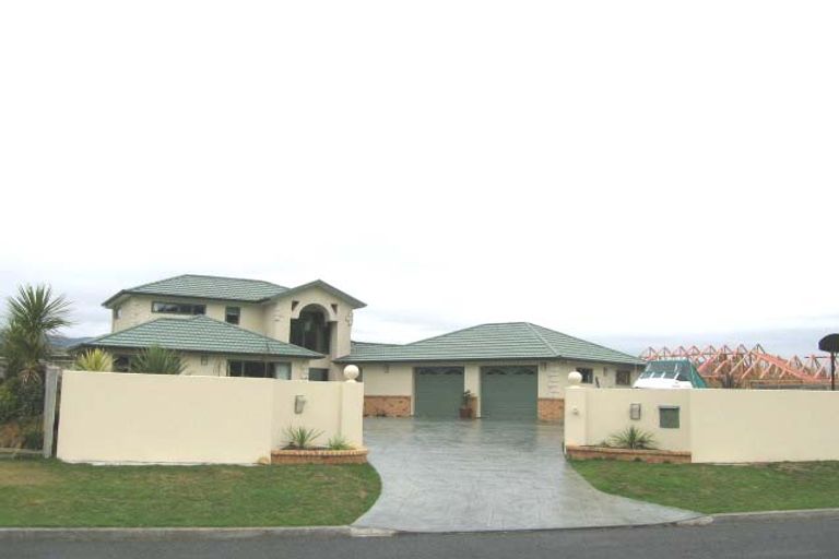 Photo of property in 9 Garrett Place, Riverstone Terraces, Upper Hutt, 5018