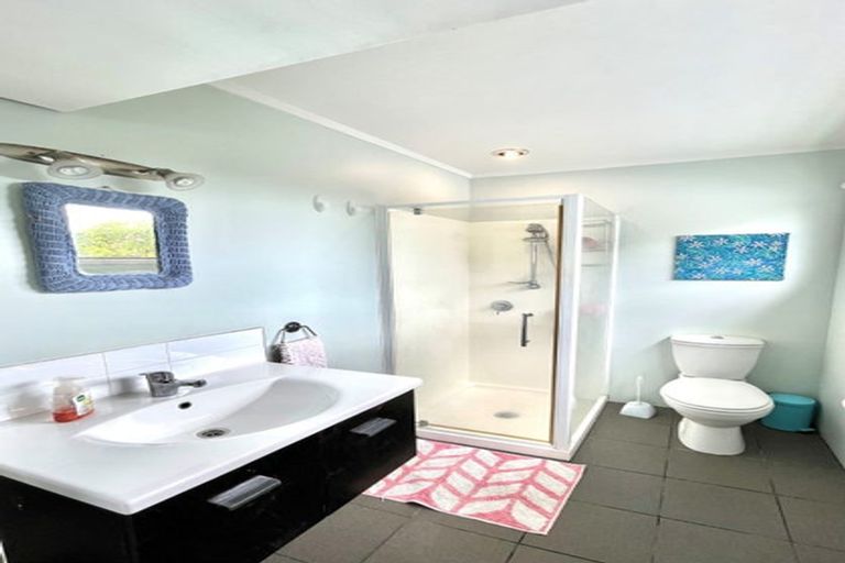 Photo of property in 473 Glenfield Road, Glenfield, Auckland, 0629