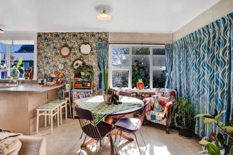 Photo of property in 2 Handley Place, Glen Avon, New Plymouth, 4312