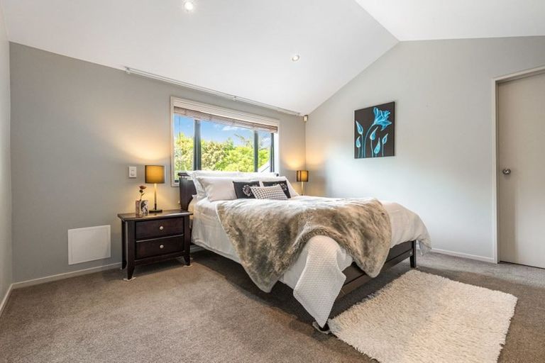 Photo of property in 5/8 Tobago Place, Sunnynook, Auckland, 0620