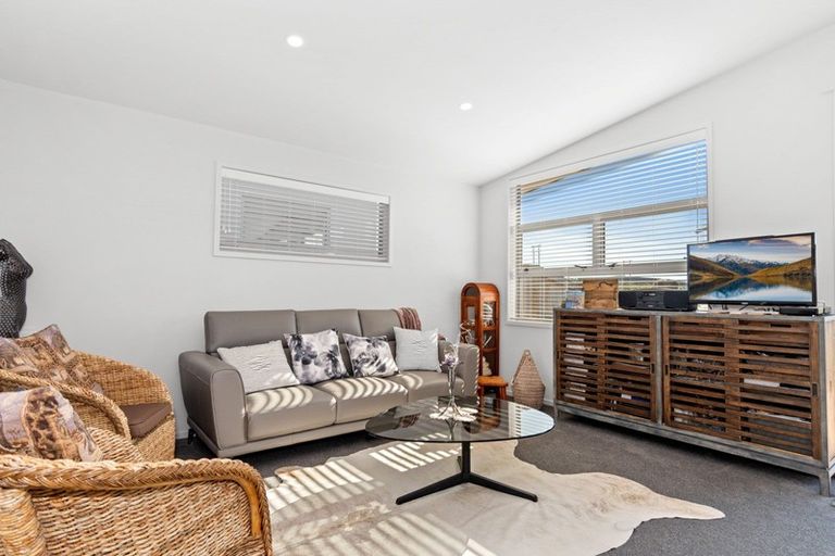 Photo of property in 33 Foley Grove, Pyes Pa, Tauranga, 3110