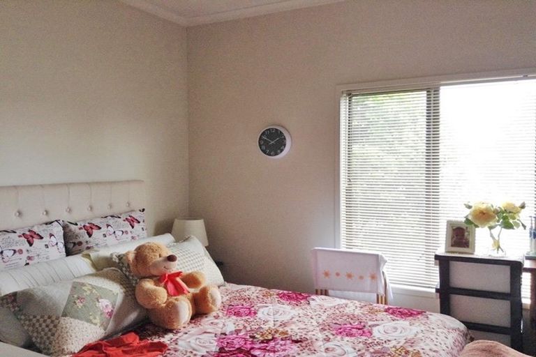 Photo of property in 4 Barnea Circle, Glen Eden, Auckland, 0602