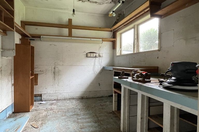 Photo of property in 295 Glenfield Road, Glenfield, Auckland, 0629