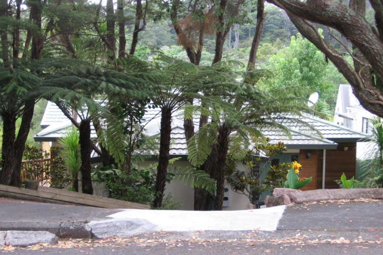 Photo of property in 24 Harrybrook Road, Green Bay, Auckland, 0604