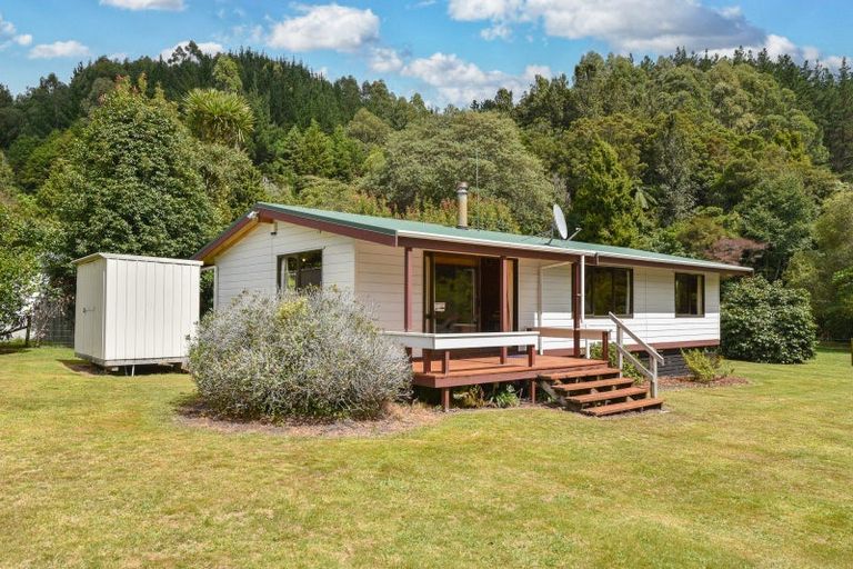 Photo of property in 3 Tombleson Road, Lake Rotoma, Rotorua, 3074