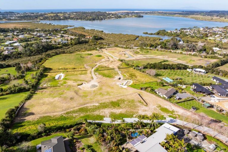 Photo of property in 48 Old Waipu Road, Mangawhai, 0505