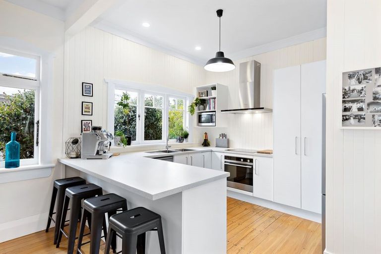 Photo of property in 6 Memorial Avenue, Mount Roskill, Auckland, 1041