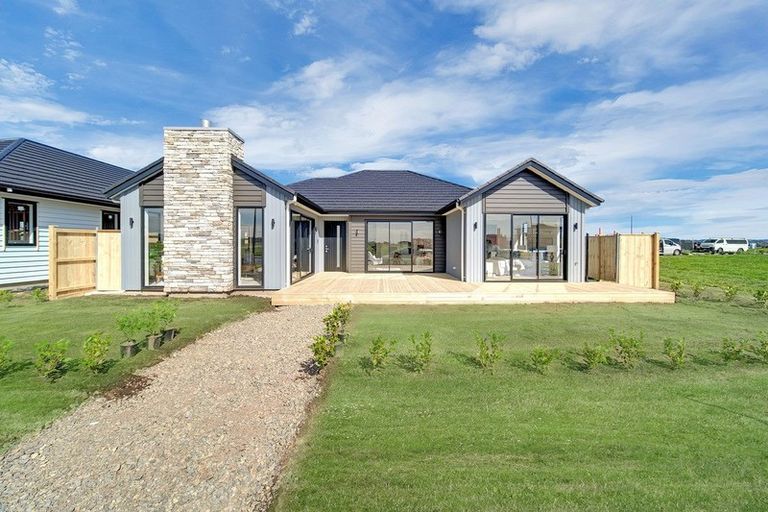 Photo of property in 27 Uatoto Road, Clarks Beach, 2122