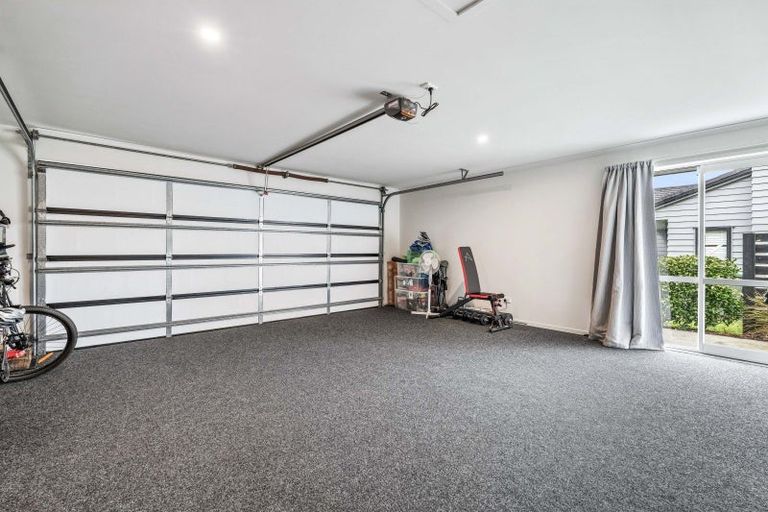 Photo of property in 25 Waitemata Drive, One Tree Point, 0118