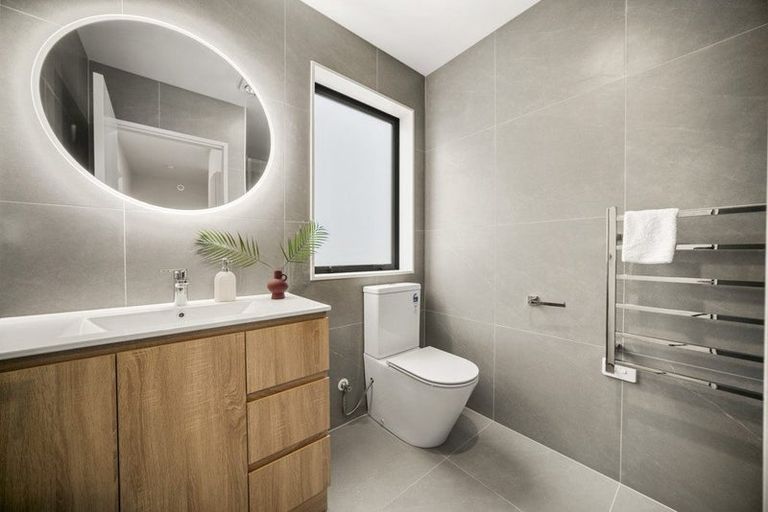 Photo of property in 21c Hillcrest Avenue, Hillcrest, Auckland, 0627