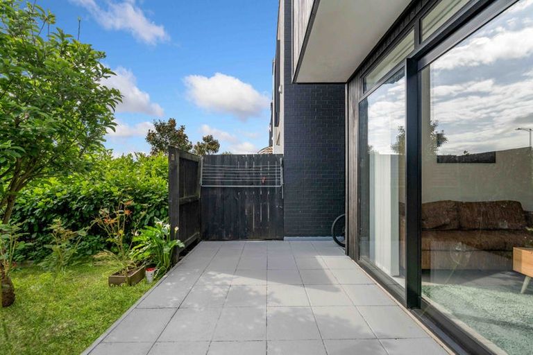 Photo of property in 15 Battalion Drive, Papakura, 2110