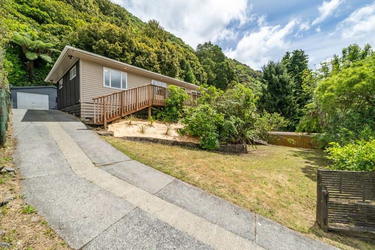 Photo of property in 22 Bridge Road, Birchville, Upper Hutt, 5018