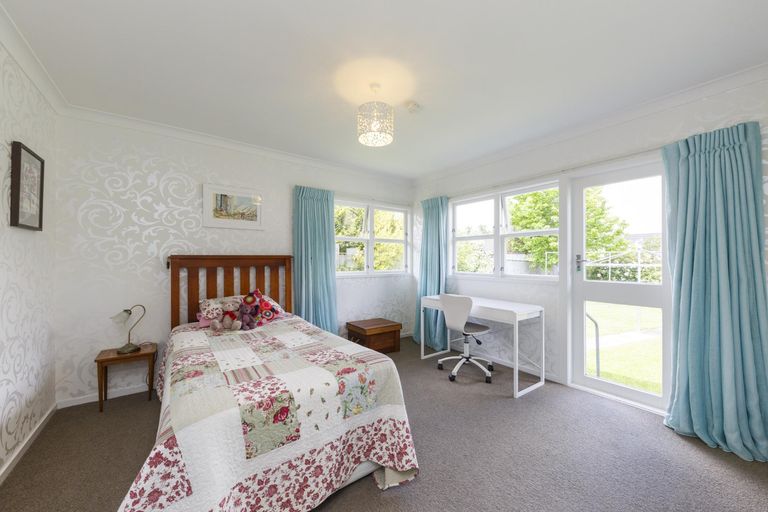 Photo of property in 2 Williams Terrace, Fitzherbert, Palmerston North, 4410
