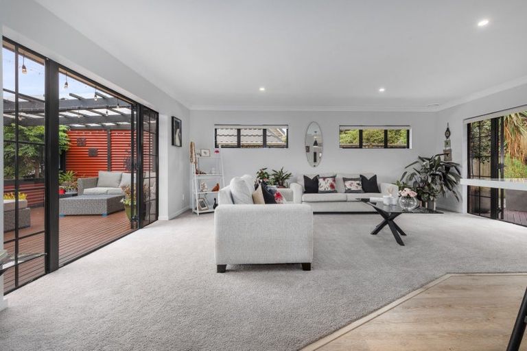 Photo of property in 25 Kilkelly Close, Tawa, Wellington, 5028