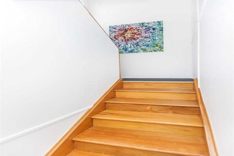 Photo of property in 2/59 Hungerford Road, Houghton Bay, Wellington, 6023