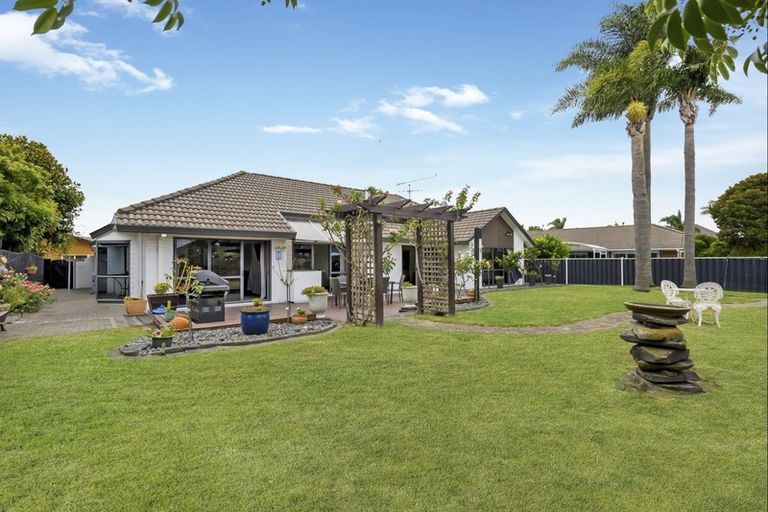 Photo of property in 19 Perotti Place, Conifer Grove, Takanini, 2112