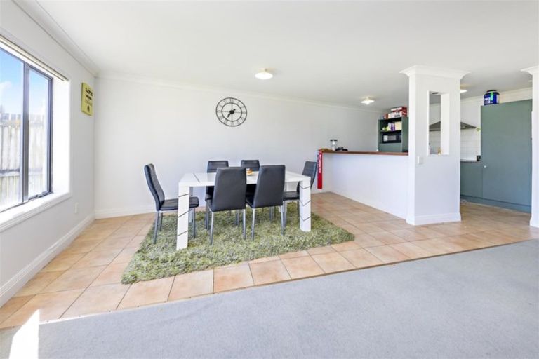 Photo of property in 44 Earnslaw Crescent, Clover Park, Auckland, 2019