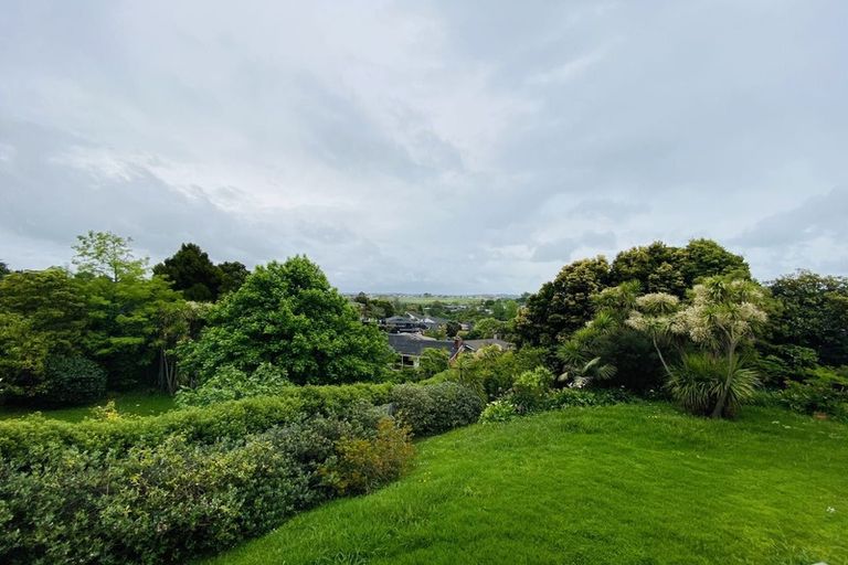Photo of property in 156 Bleakhouse Road, Mellons Bay, Auckland, 2014