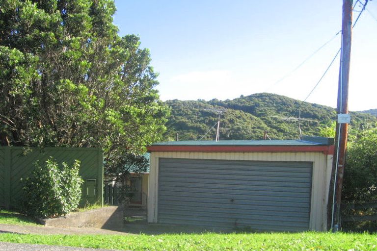 Photo of property in 23 Stratton Street, Normandale, Lower Hutt, 5010