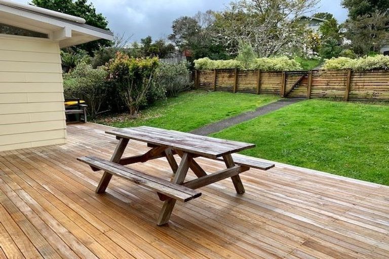 Photo of property in 121 Brian Crescent, Stanmore Bay, Whangaparaoa, 0932