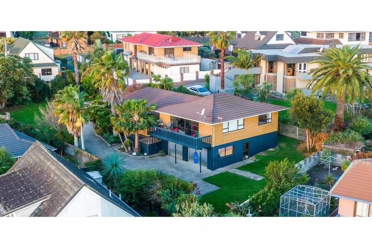 Photo of property in 10 Sophora Place, Totara Heights, Auckland, 2105