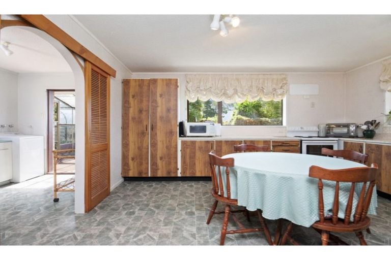 Photo of property in 3 Heron Place, Waiuku, 2123