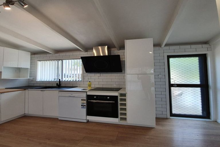 Photo of property in 44a Brains Road, Kelston, Auckland, 0602