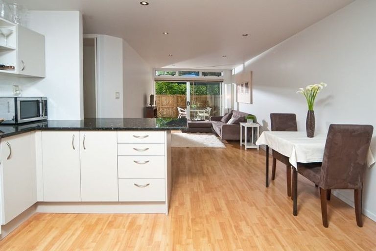 Photo of property in 3/73 Princes Street, Northcote Point, Auckland, 0627