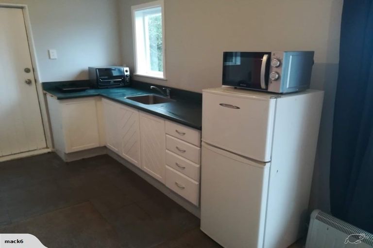 Photo of property in 82 Maupuia Road, Maupuia, Wellington, 6022