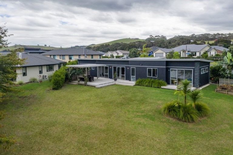 Photo of property in 3 Admiralty Drive, Haruru, 0204