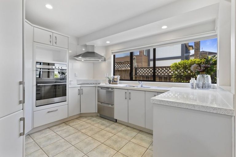 Photo of property in 1/11 Seaview Road, Castor Bay, Auckland, 0620